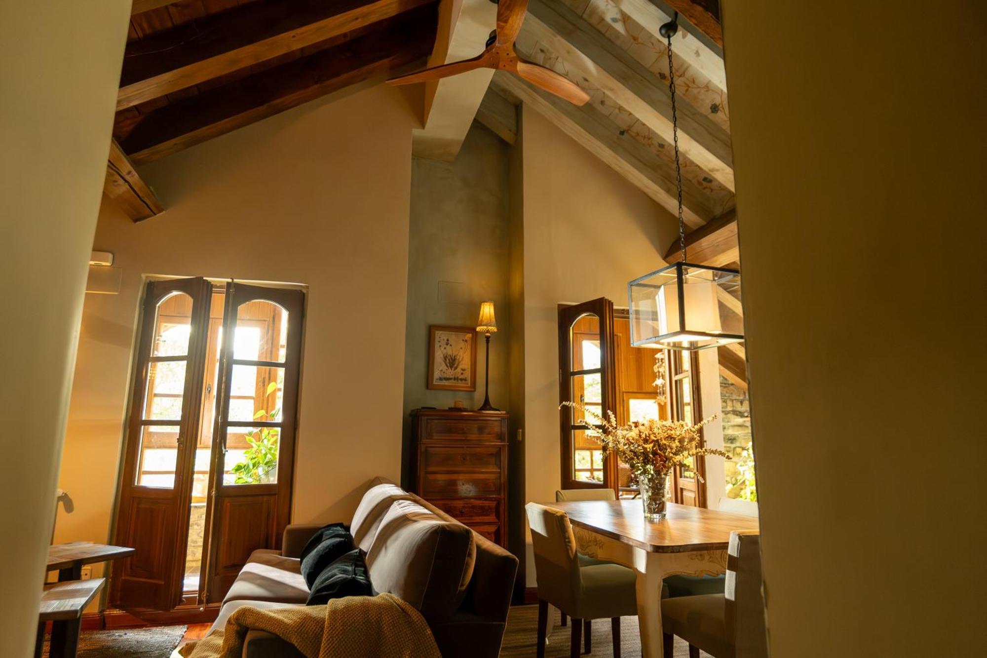 Sarvisé Casa Maria Bernaヴィラ エクステリア 写真